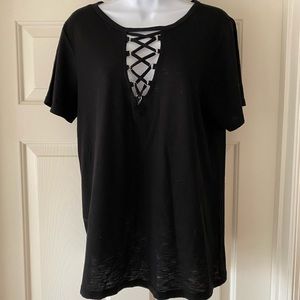 Socialite grommet tee. Short sleeve Black, medium